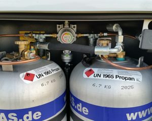 Alugas-Tankflaschen verbaut im Gaskasten
