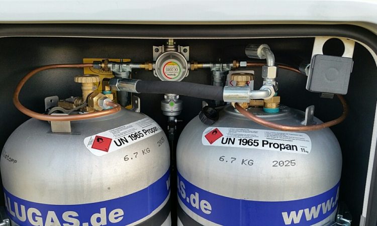 Alugas-Tankflaschen verbaut im Gaskasten