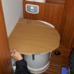Ausmessen für die neue Toilette